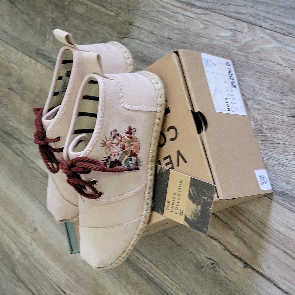 Toms Bota Shoe 7 NIB